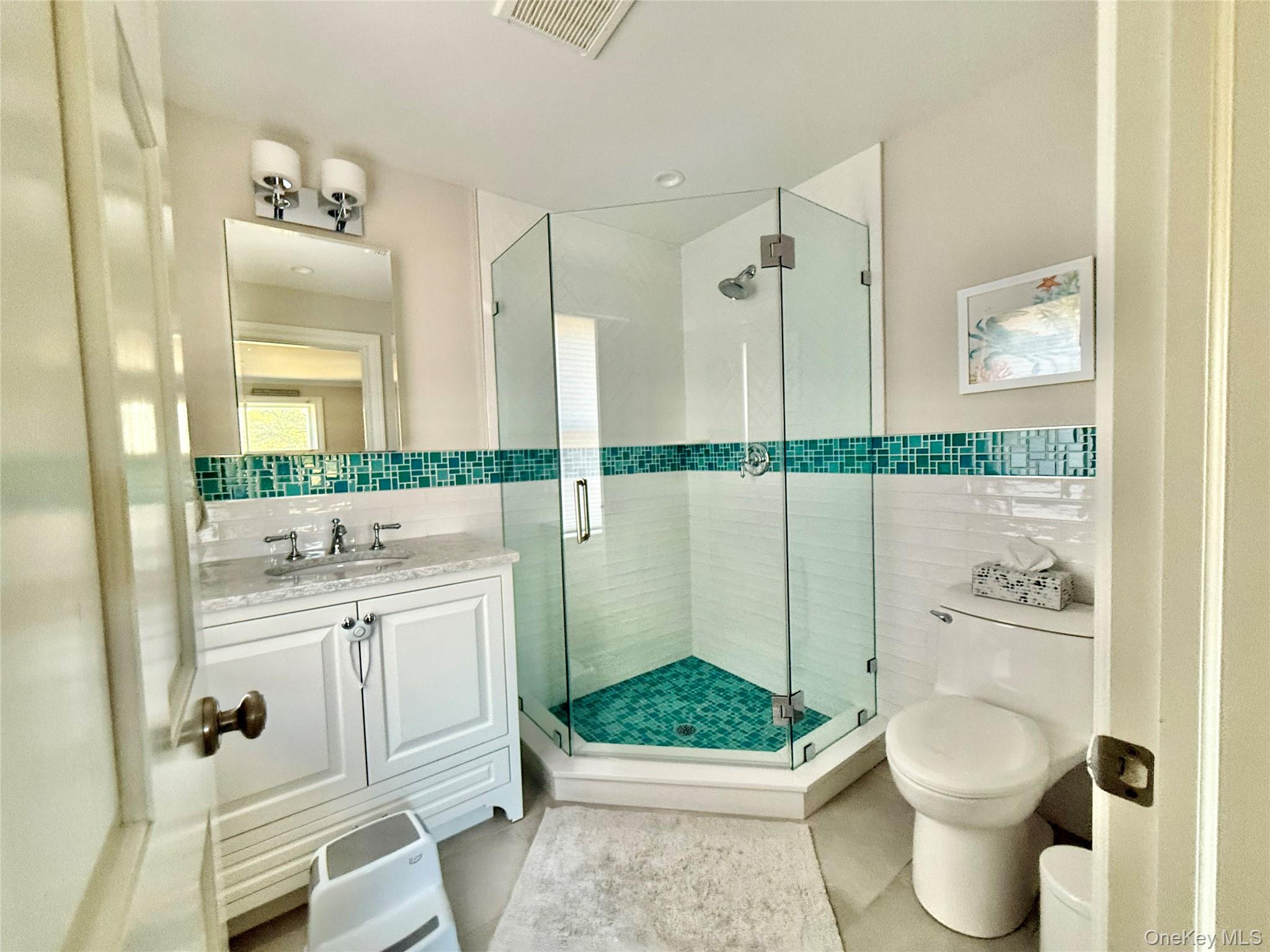 2450 Peters Neck Road Orient, NY 11957 - Photo 16 of 22 2nd first floor ensuite bathroom