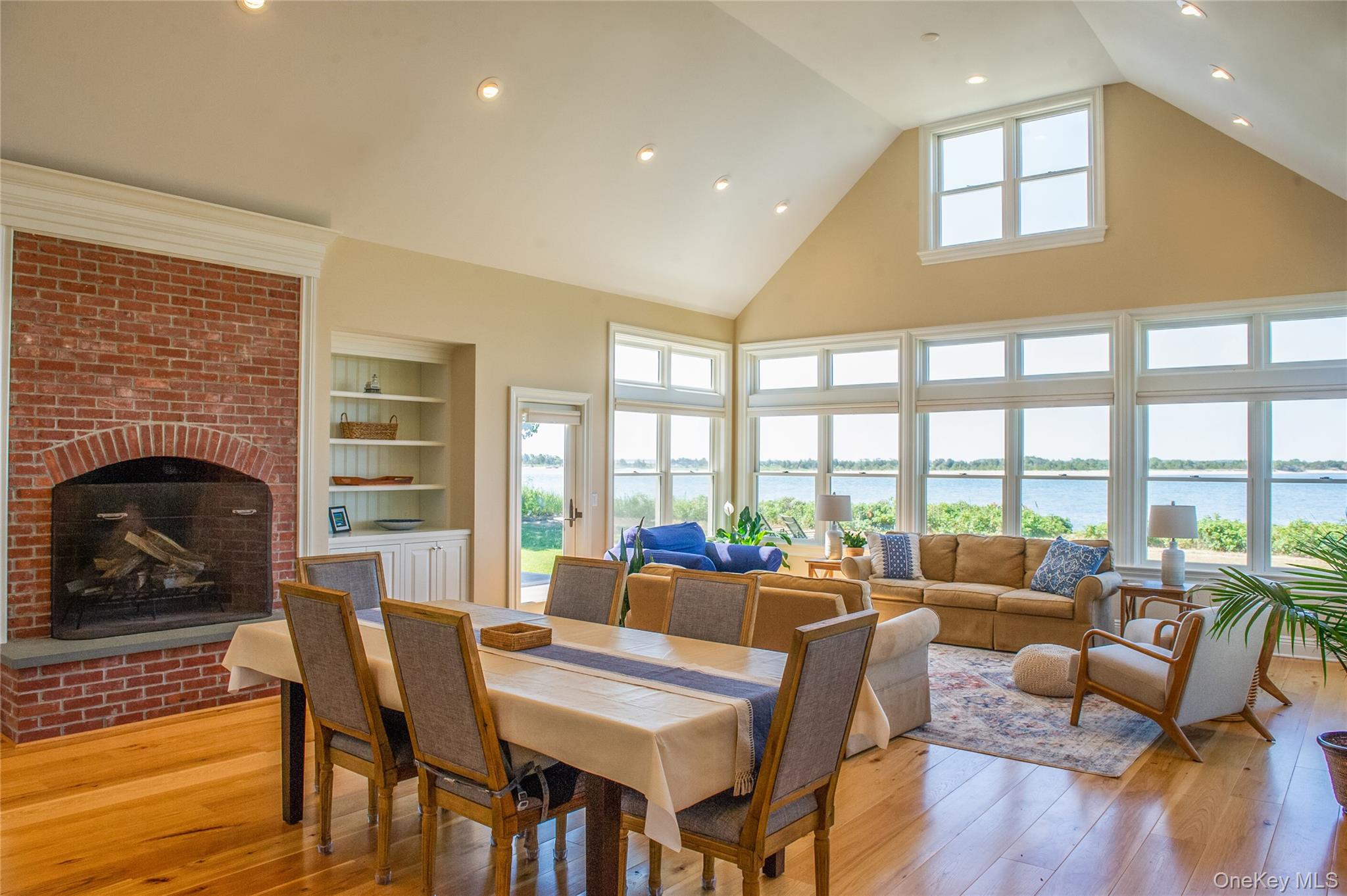 2450 Peters Neck Road Orient, NY 11957 - Photo 4 of 22 great room