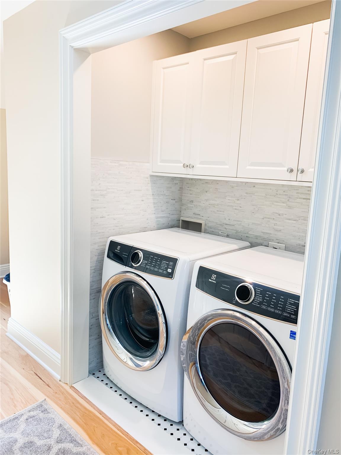 2450 Peters Neck Road Orient, NY 11957 - Photo 9 of 22 laundry