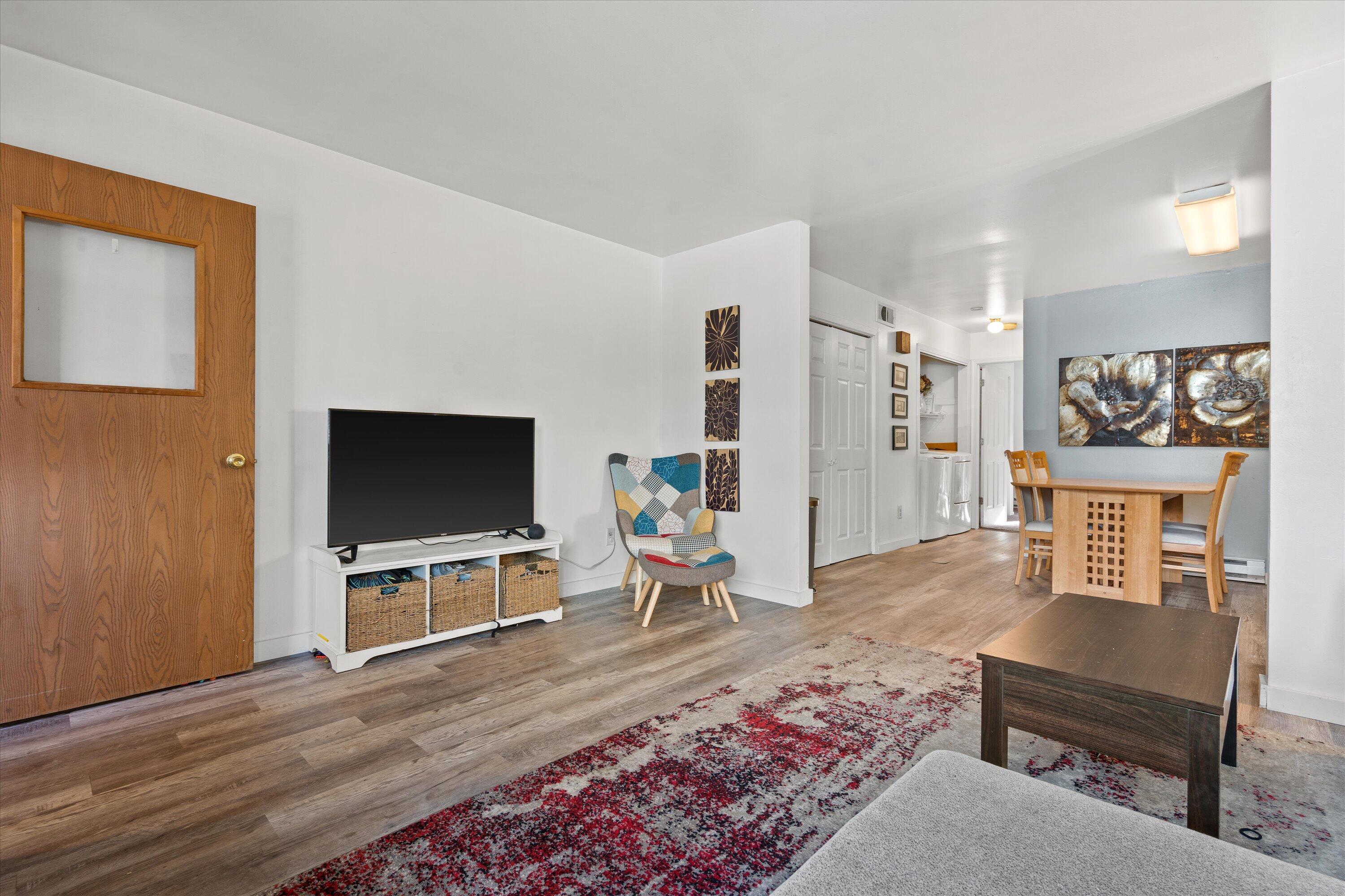 643 Meadow Lane Burlington, WI 53105 - Photo 4 of 19 10-DSC05523