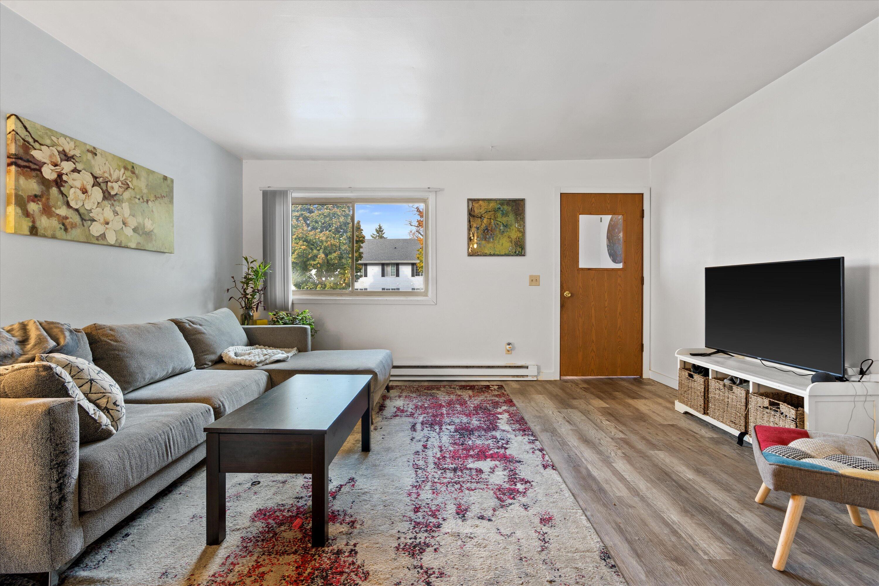 643 Meadow Lane Burlington, WI 53105 - Photo 6 of 19 12-DSC05532