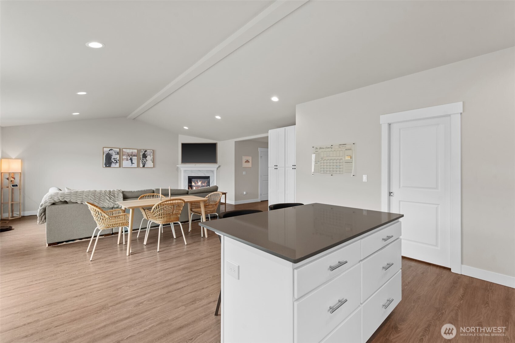282 Emma Drive Wenatchee, WA 98801 - Photo 14 of 38 a kitchen with a table and chairs