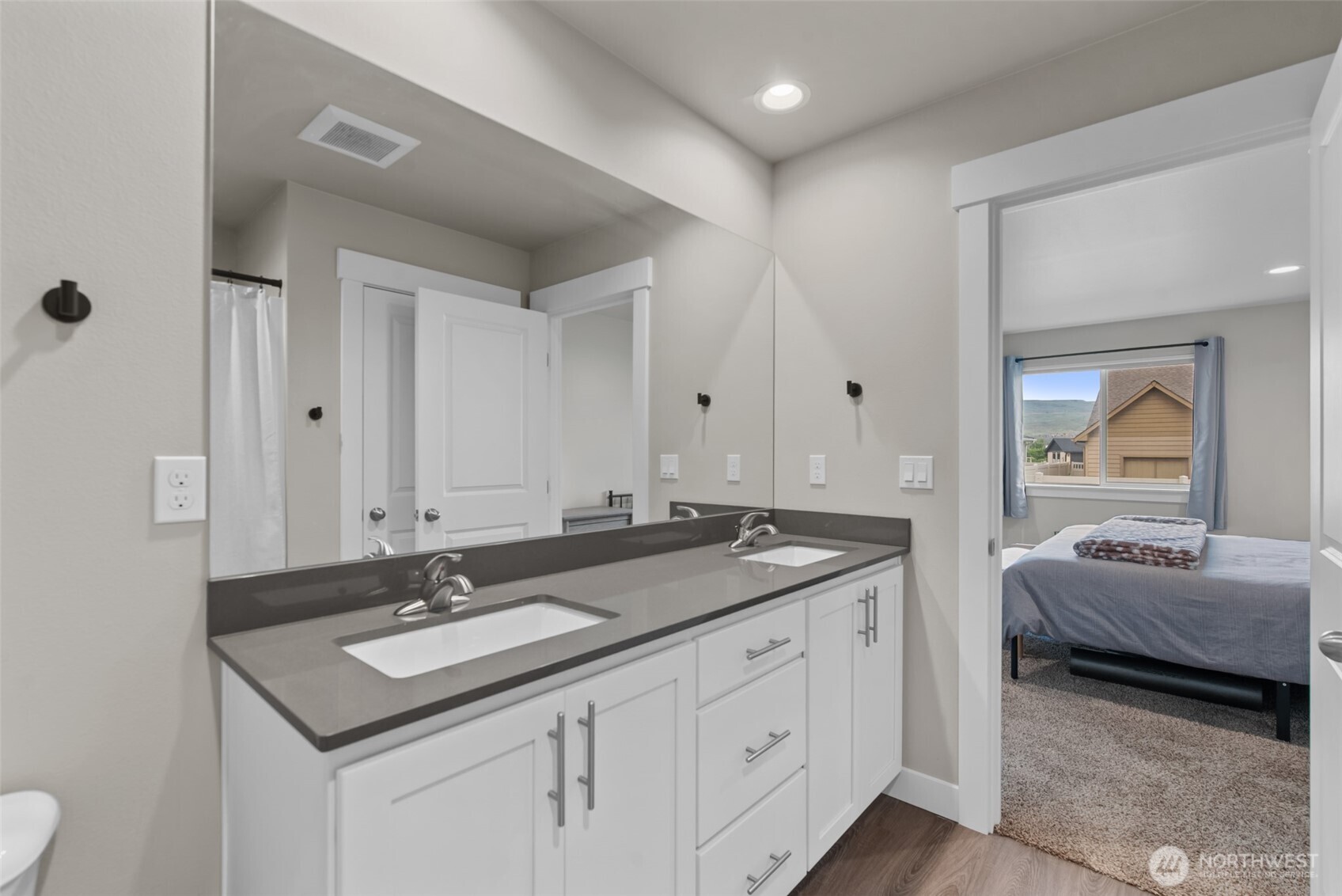 282 Emma Drive Wenatchee, WA 98801 - Photo 21 of 38 a en suite bathroom with a granite countertop sink and a mirror