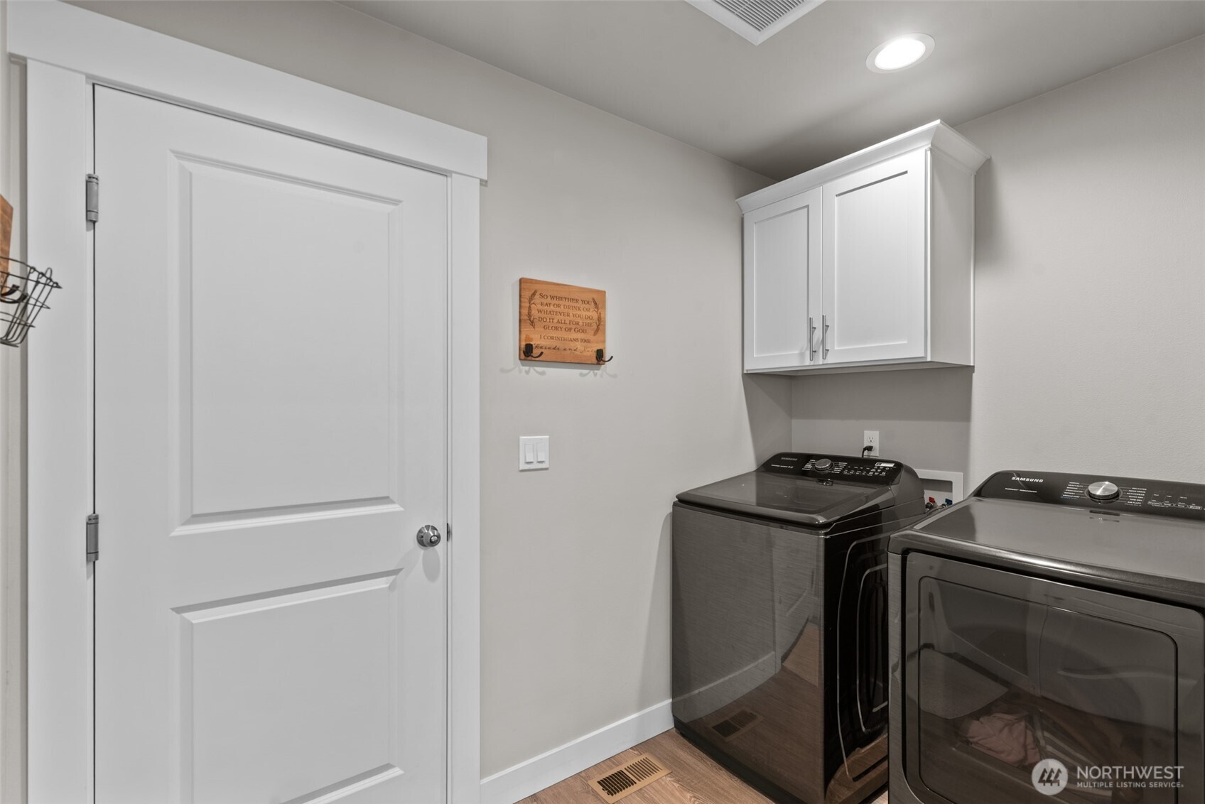 282 Emma Drive Wenatchee, WA 98801 - Photo 26 of 38 a kitchen with a stove and a refrigerator