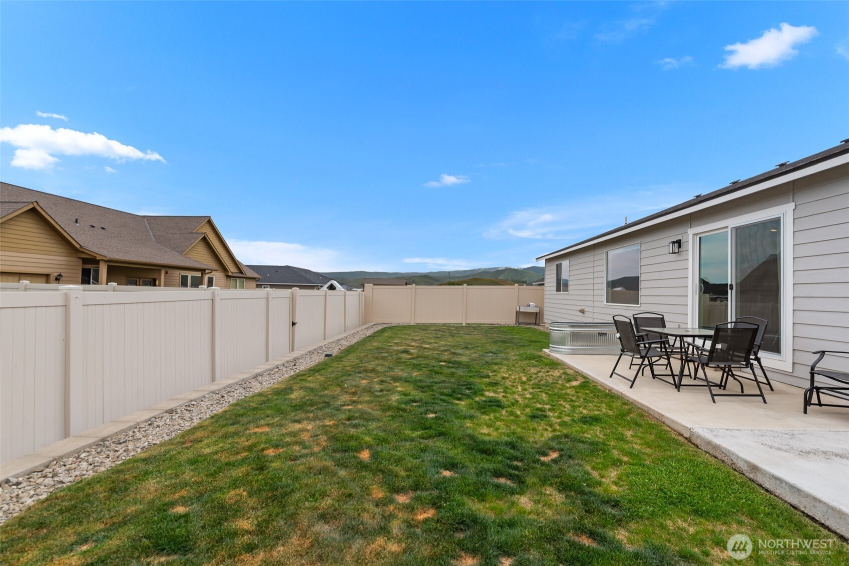 282 Emma Drive Wenatchee, WA 98801 - Photo 31 of 38 a backyard of a house with table and chairs