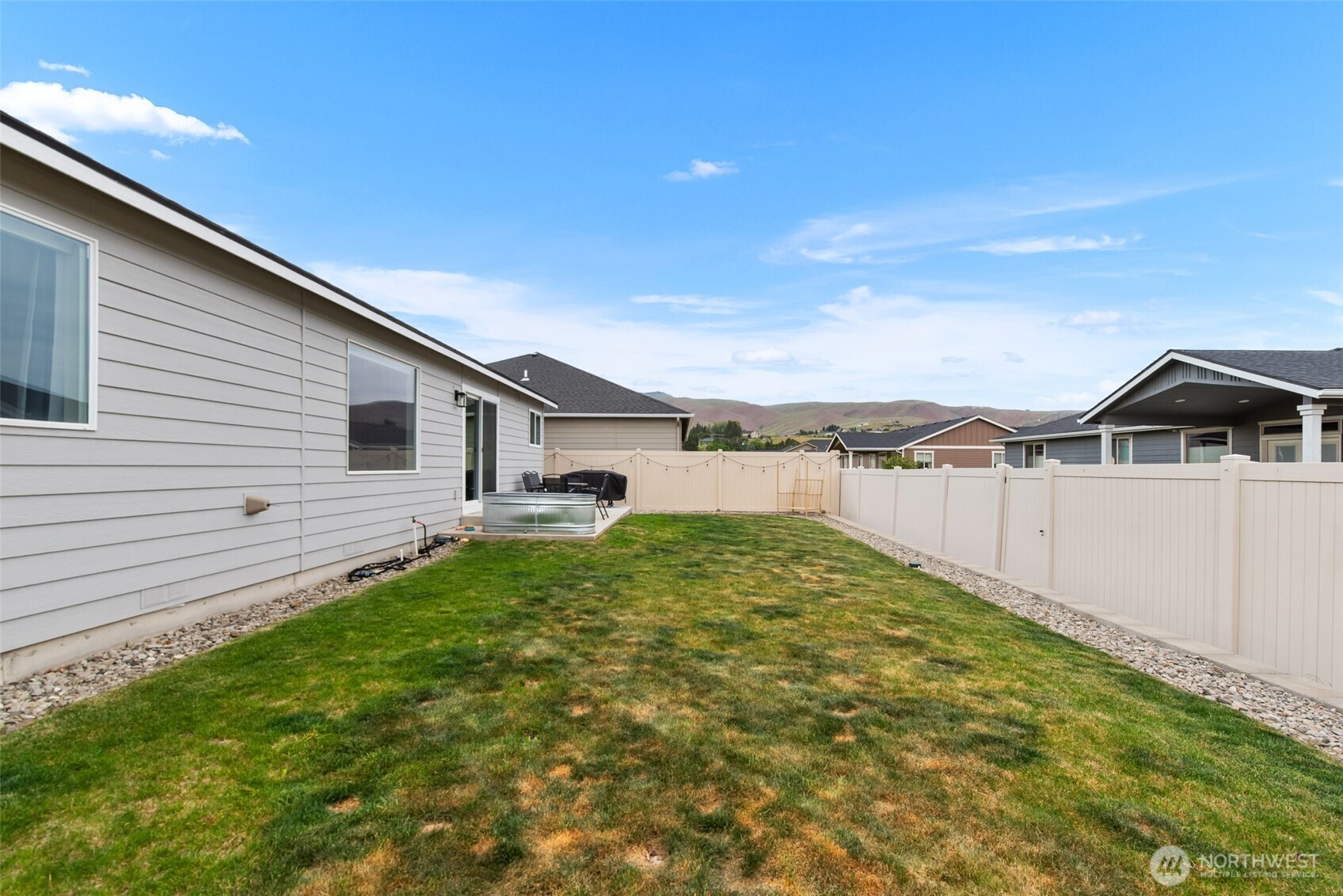 282 Emma Drive Wenatchee, WA 98801 - Photo 34 of 38 a view of a house with backyard and lake view