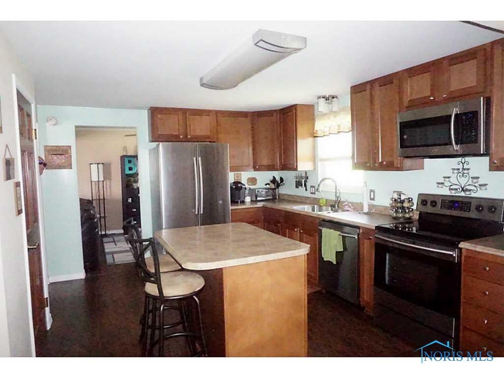 5539 Brook Point Road Toledo, OH 43611 - Photo 7 of 20 Kitchen.
