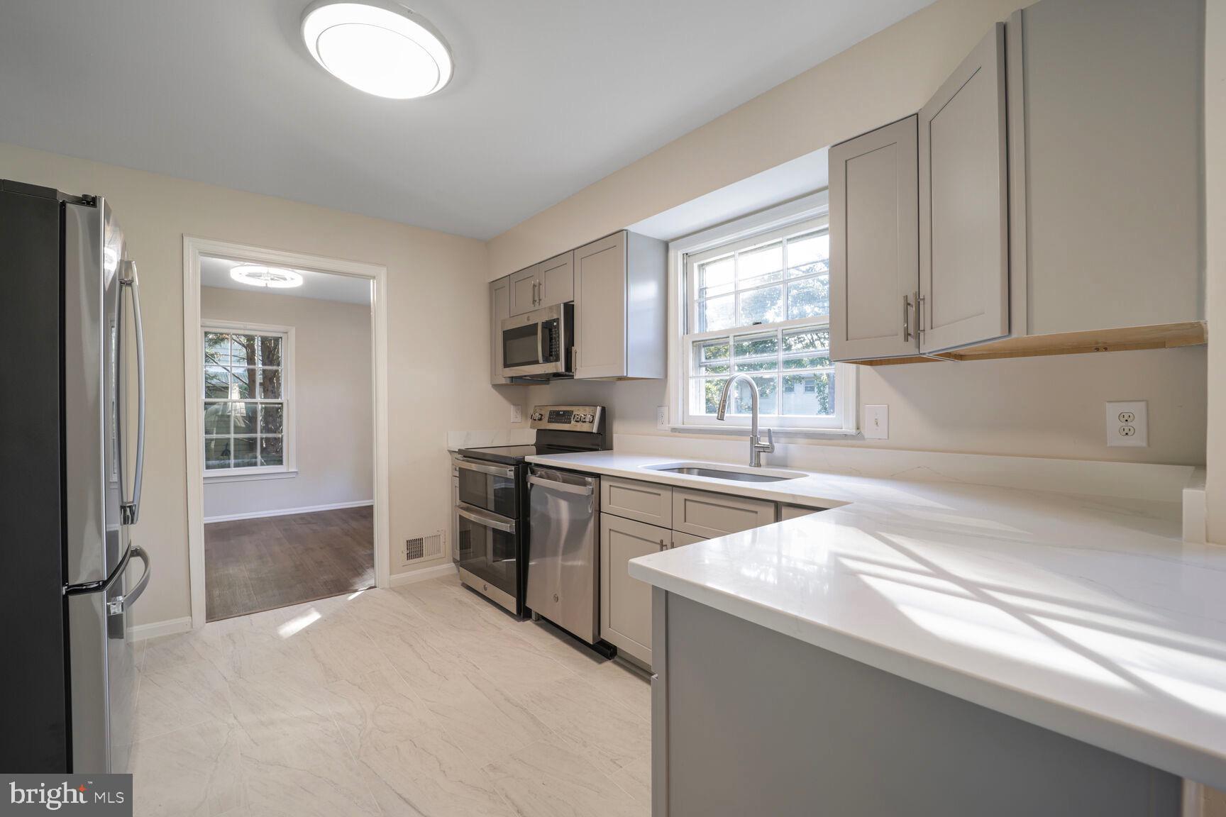 13802 Poplar Tree Road Chantilly, VA 20151 - Photo 14 of 61 Kitchen -01