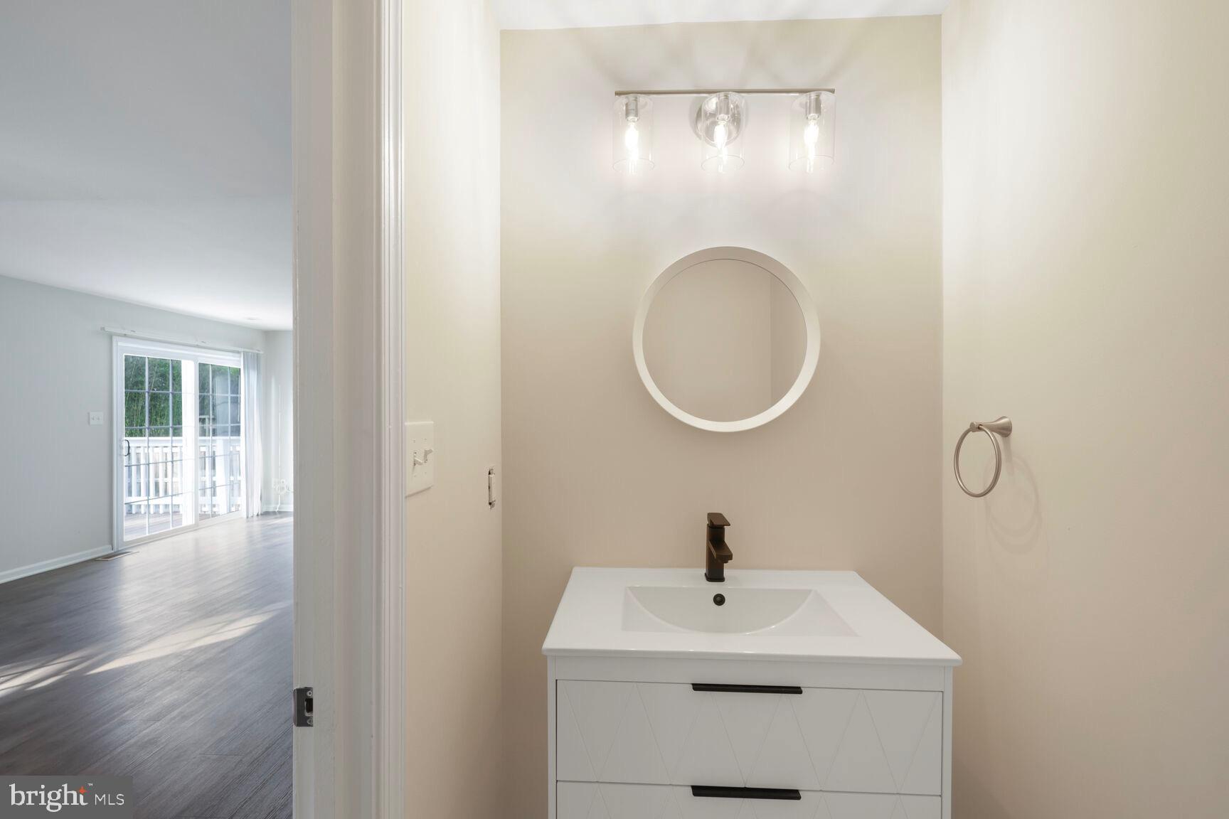 13802 Poplar Tree Road Chantilly, VA 20151 - Photo 22 of 61 Half bath