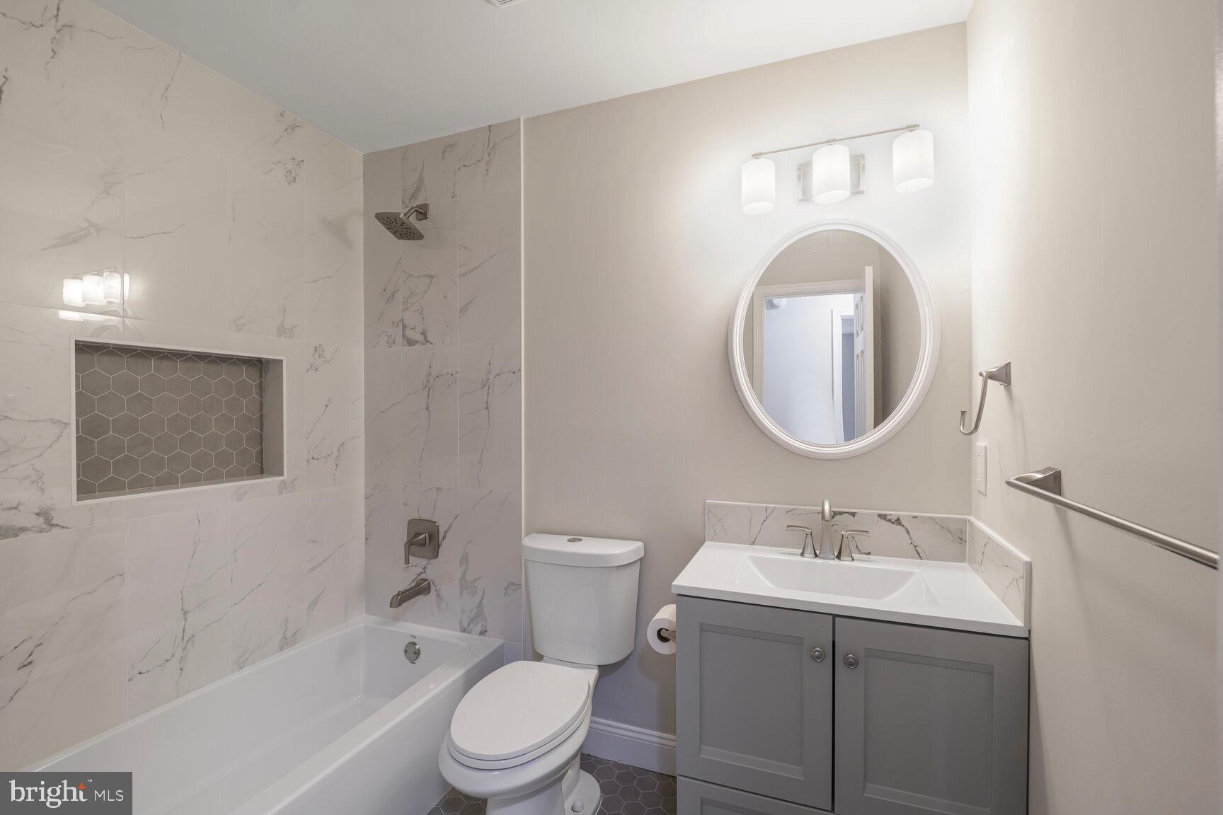 13802 Poplar Tree Road Chantilly, VA 20151 - Photo 39 of 61 Hall full bath