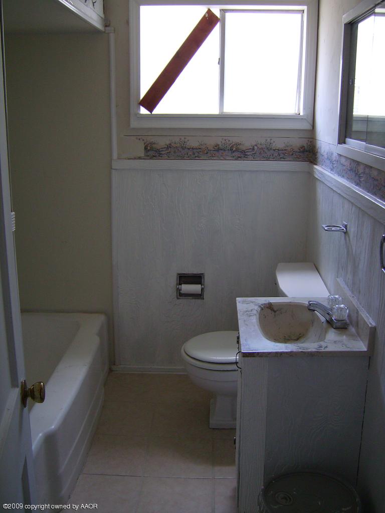 4212 South Hayden Street Amarillo, TX 79110 - Photo 9 of 11 a bathroom with a sink toilet and tub