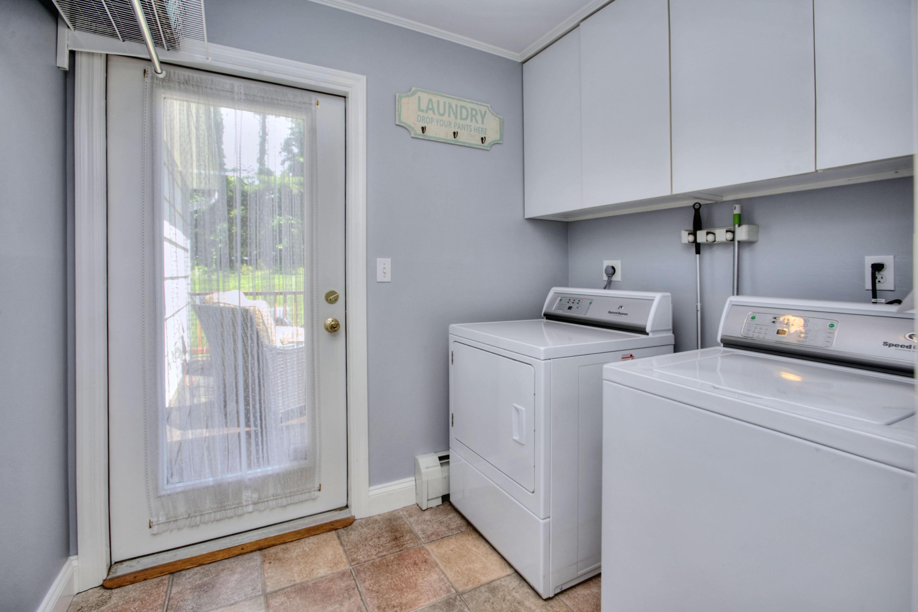 20 Hollow Tree Ridge Road Darien, CT 06820 - Photo 14 of 25 a utility room with dryer and washer
