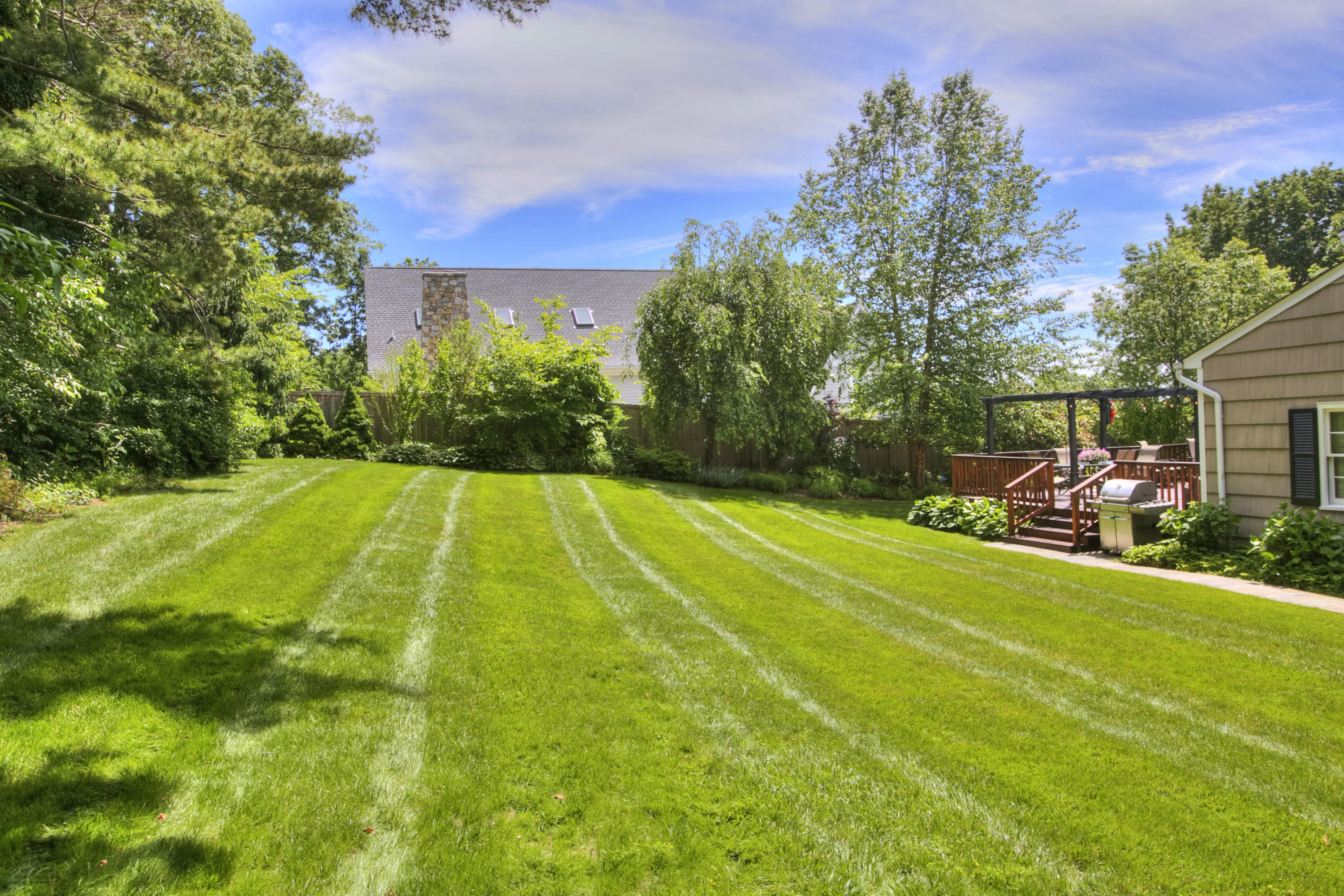 20 Hollow Tree Ridge Road Darien, CT 06820 - Photo 3 of 25 a view of a volley ball court