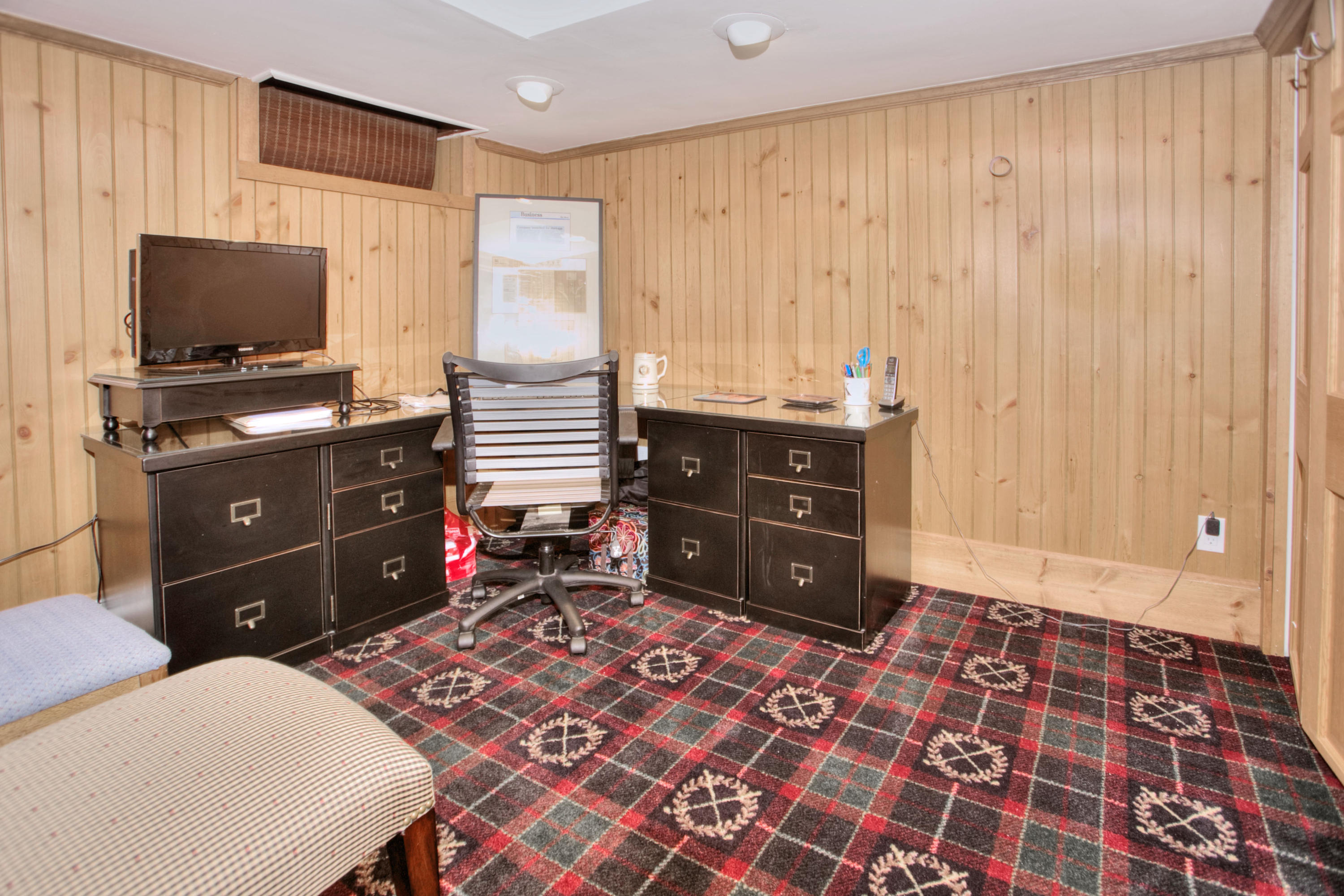 20 Hollow Tree Ridge Road Darien, CT 06820 - Photo 23 of 25 a room with a flat screen tv and a dresser