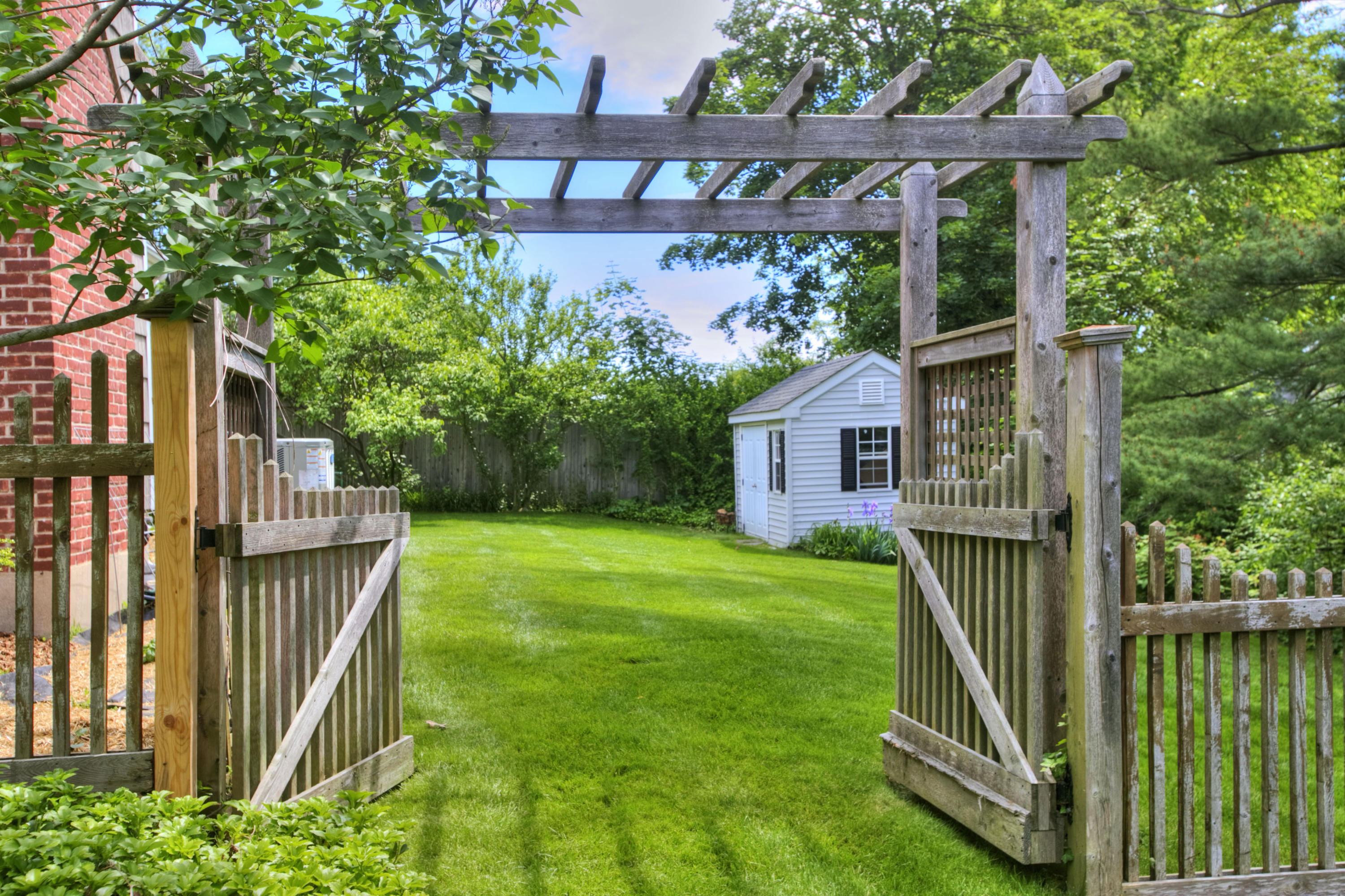 20 Hollow Tree Ridge Road Darien, CT 06820 - Photo 24 of 25 a view of a house with backyard and garden