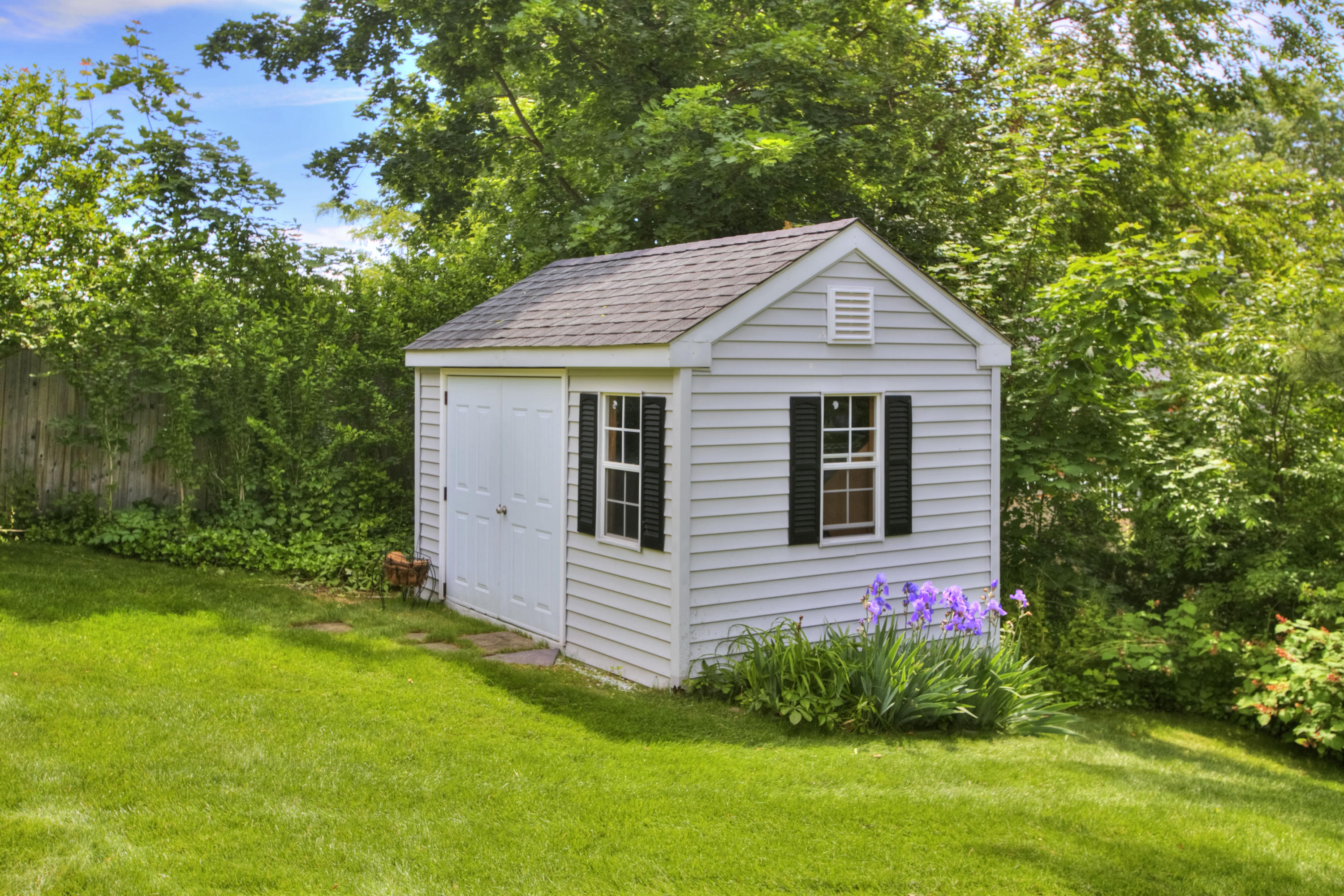 20 Hollow Tree Ridge Road Darien, CT 06820 - Photo 25 of 25 a front view of a house with garden