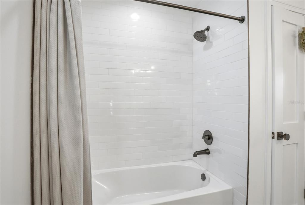 1012 Farmstead Street Eustis, FL 32736 - Photo 20 of 28 a bathroom with a bathtub