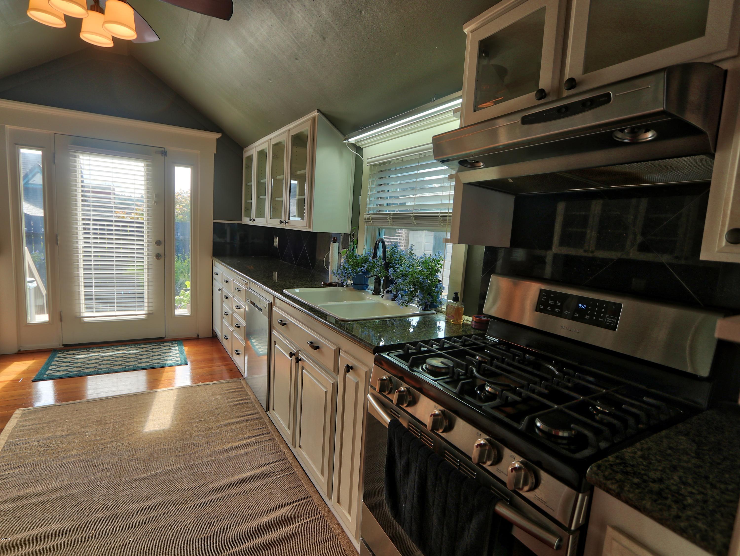 47 Southwest Hurbert Street Newport, OR 97365 - Photo 12 of 34 Kitchen