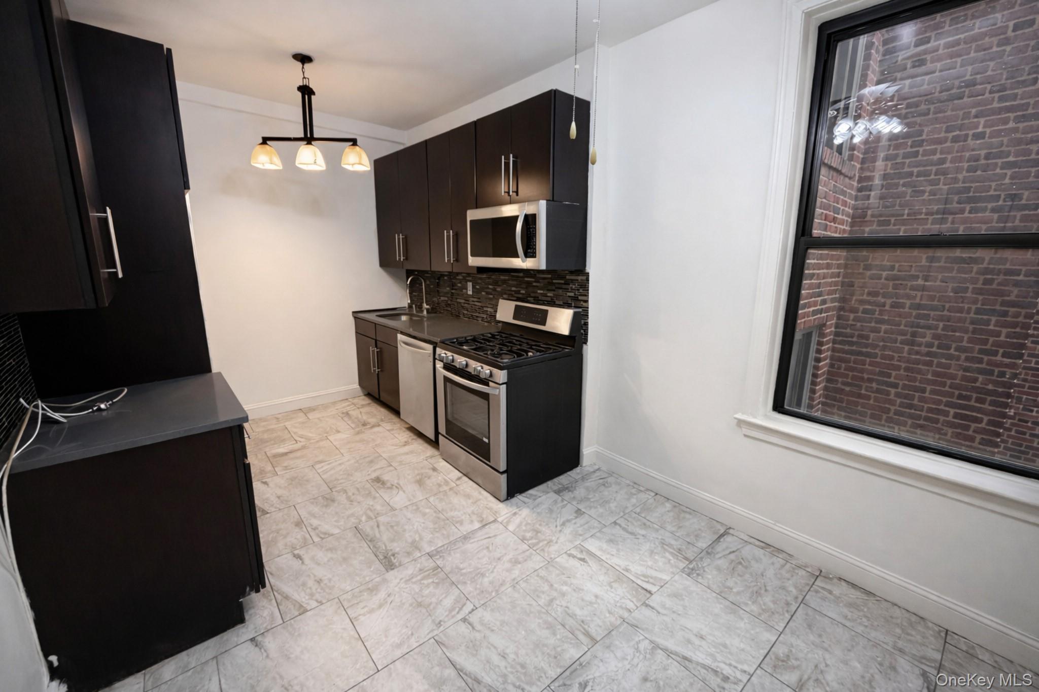 5 Circuit Road, Unit A30 New Rochelle, NY 10805 - Photo 2 of 9