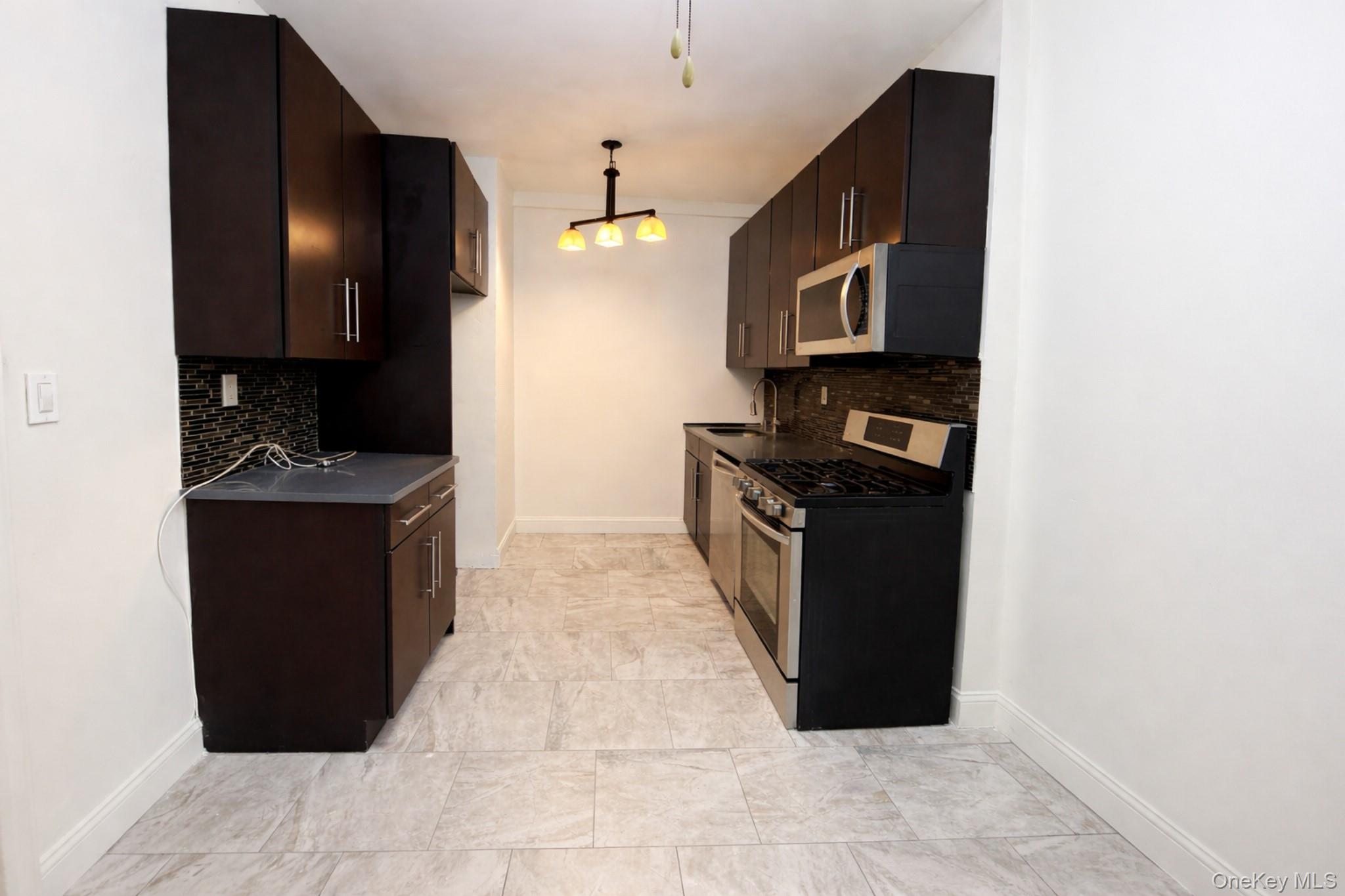 5 Circuit Road, Unit A30 New Rochelle, NY 10805 - Photo 3 of 9