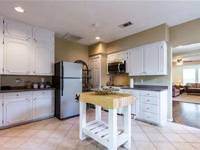 $3,100 | 1817 Thomas Place, Fort Worth, TX 76107