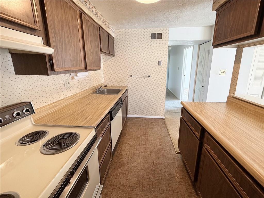 2467 Brook Ledge Road, Unit 34B Bridgeville, PA 15017 - Photo 9 of 19 a kitchen with a stove and a microwave