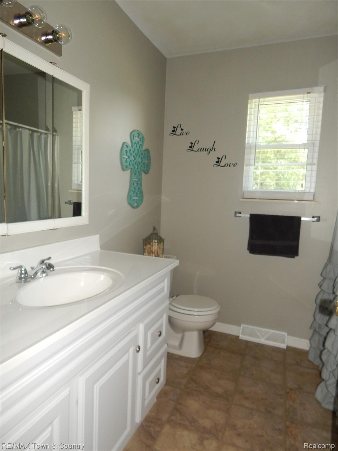 9113 West Frances Road Flushing, MI 48433 - Photo 31 of 47 DSCN1547.JPG