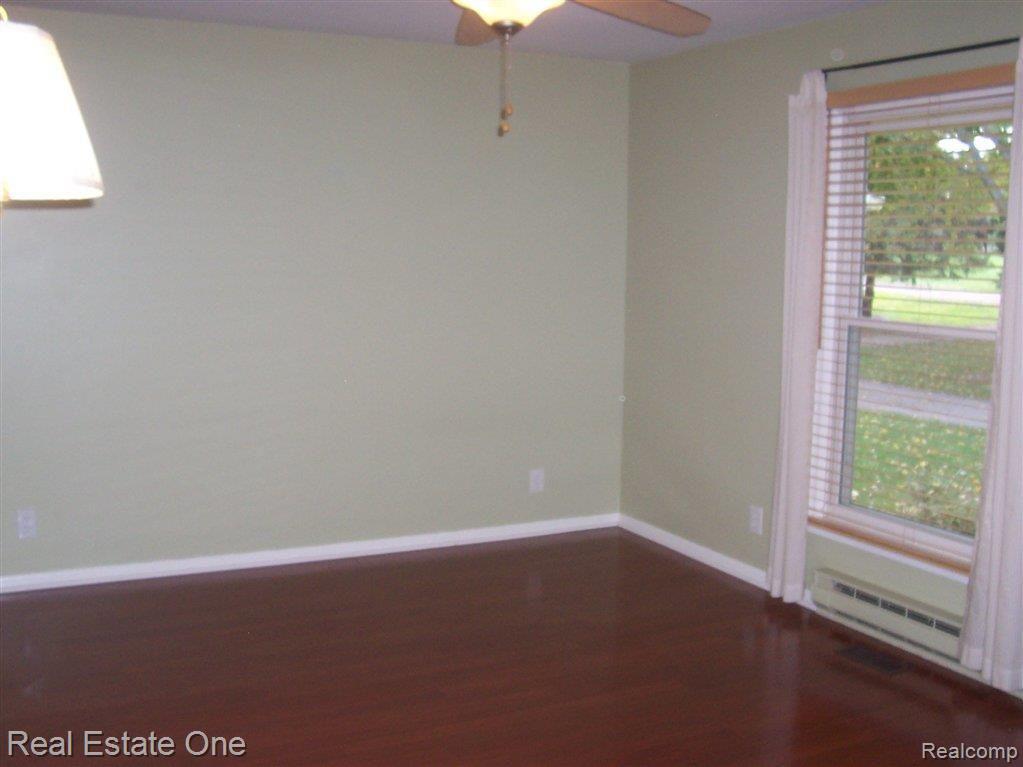 3181 Weygant Drive Rochester, MI 48306 - Photo 17 of 37 1'st Flr Bedroom/Den w/Walk-In!