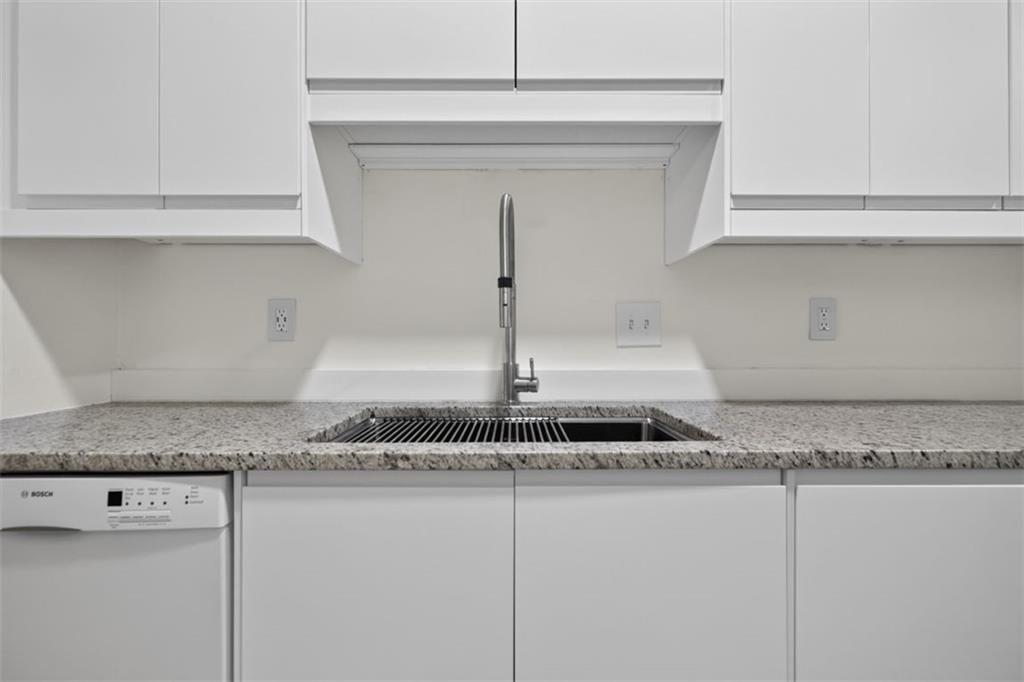 725 Dalrymple Road, Unit 7J Sandy Springs, GA 30328 - Photo 9 of 22 Gallery Image 9