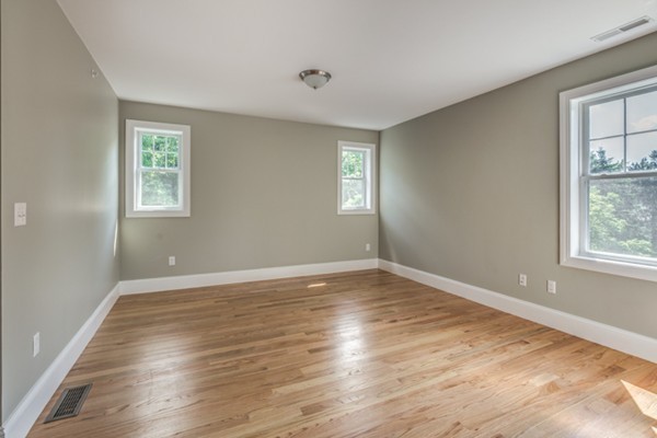 148 R Marlborough Road Salem, MA 01970 - Photo 17 of 27 Gallery Image 17