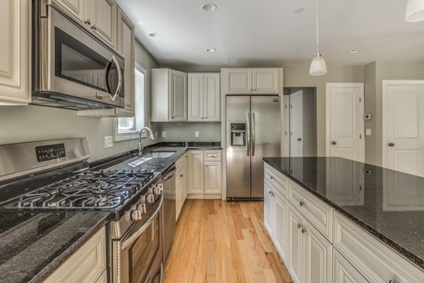 148 R Marlborough Road Salem, MA 01970 - Photo 3 of 27 Gallery Image 3