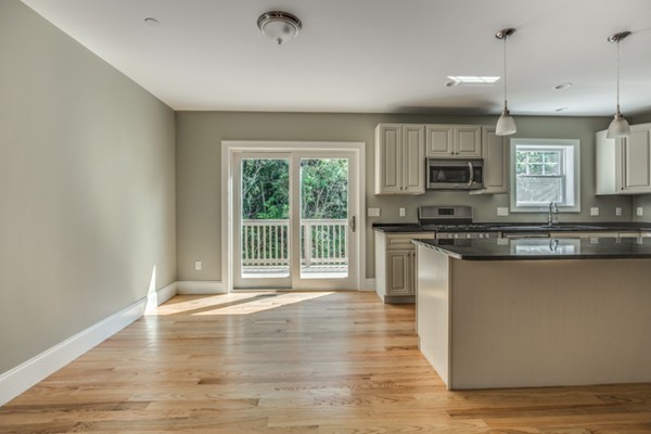 148 R Marlborough Road Salem, MA 01970 - Photo 6 of 27 Gallery Image 6