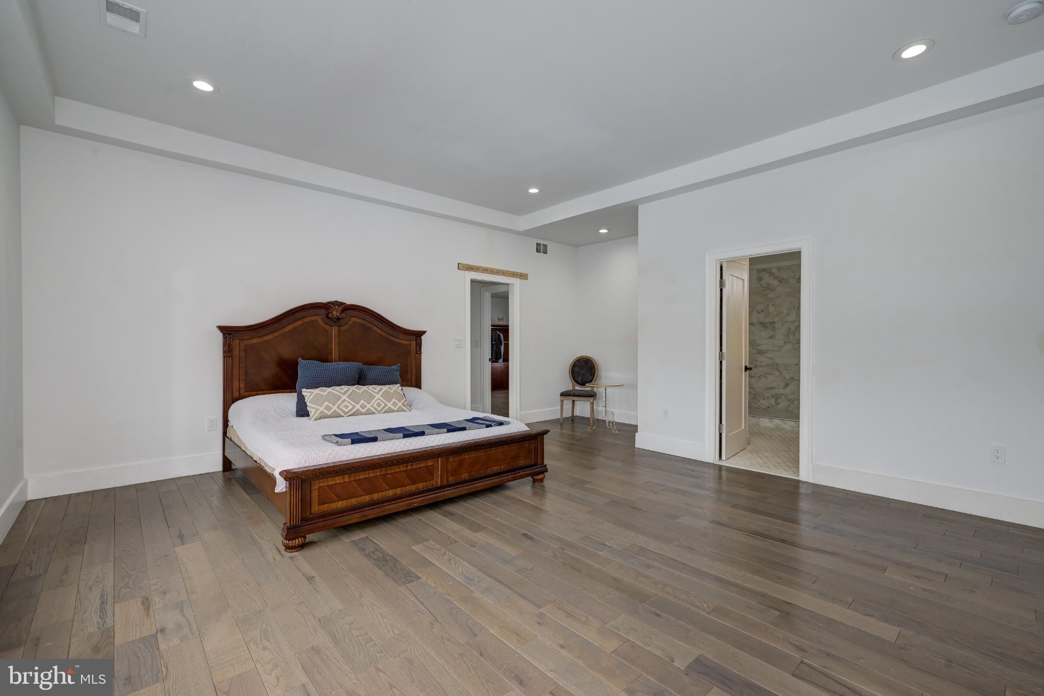 144 Hurffville Grenloch Road Sewell, NJ 08080 - Photo 28 of 50 a bedroom with a bed and a potted plant