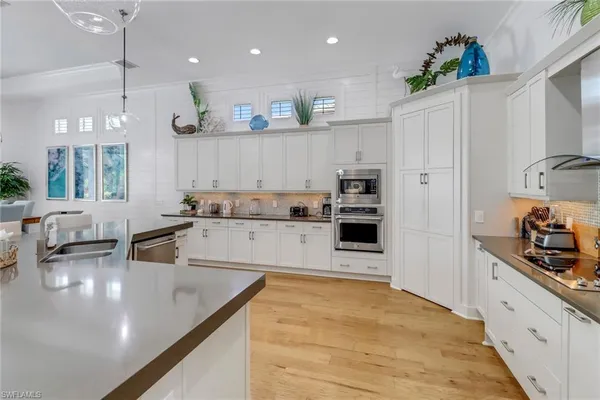 $1,995,000 | 5166 Andros Drive, Naples, FL 34113