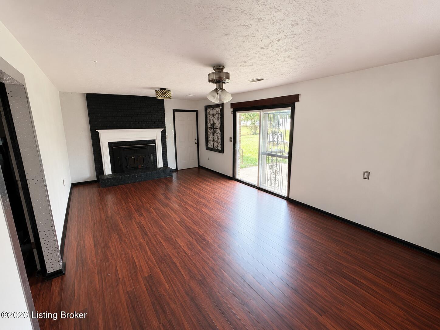 399 Seminole Road Radcliff, KY 40160 - Photo 8 of 28 A7F58072-DA5B-4391-A151-BFB7A57ADA93
