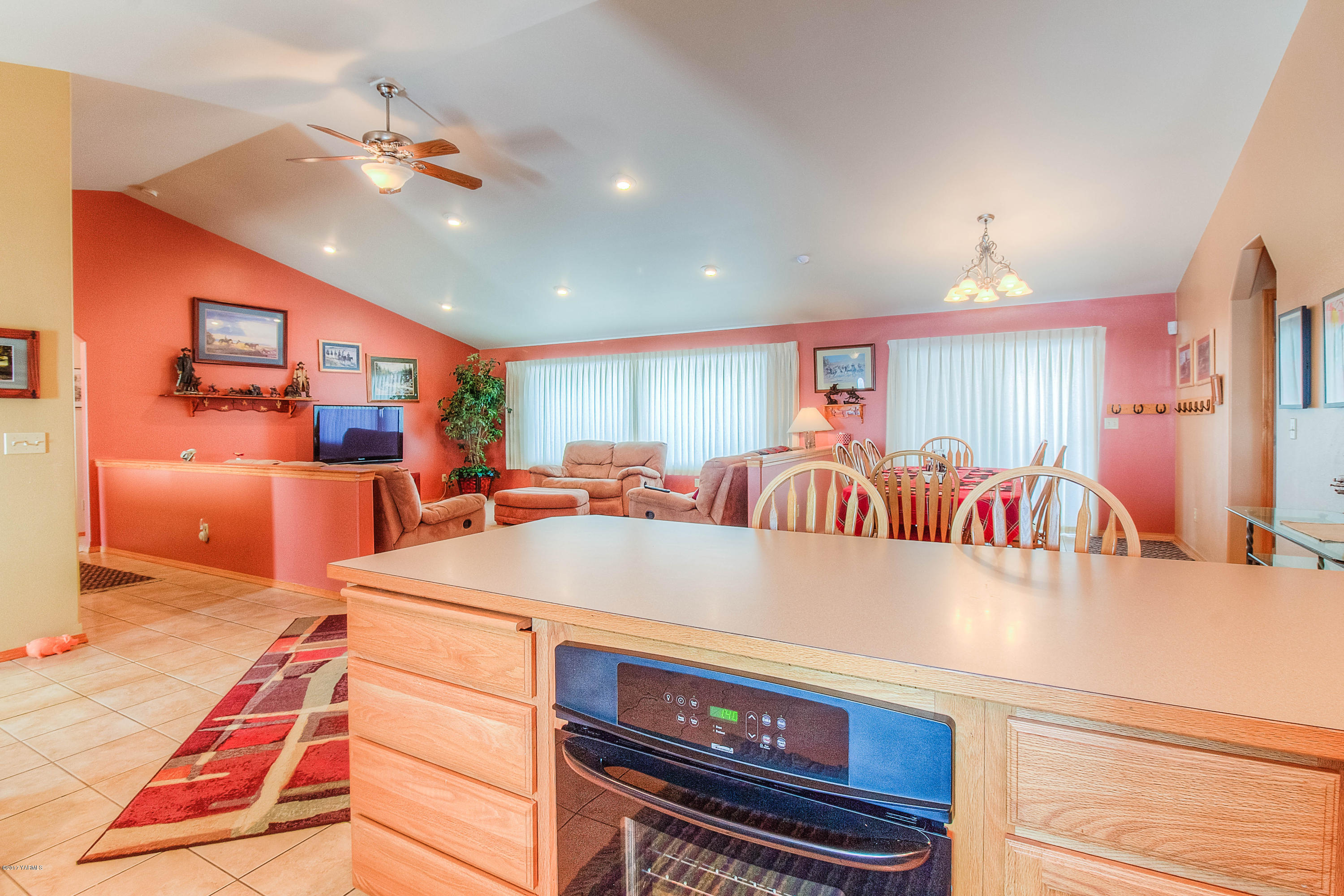 205 Beane Road Moxee, WA 98936 - Photo 12 of 28 a living room with furniture a counter space and a ceiling fan