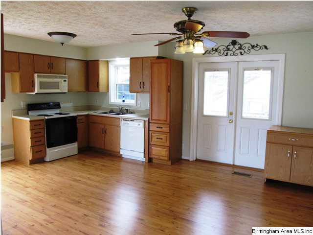 570 Almon Street Heflin, AL 36264 - Photo 3 of 32