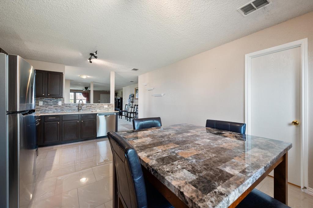 1105 Schenectady Road Arlington, TX 76017 - Photo 12 of 24