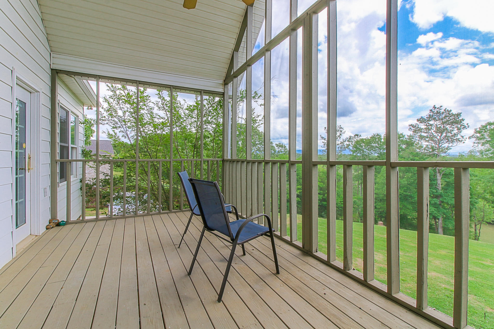 457 Northeast Ne River Charleston, TN 37310 - Photo 18 of 40 Screened-In Porch
