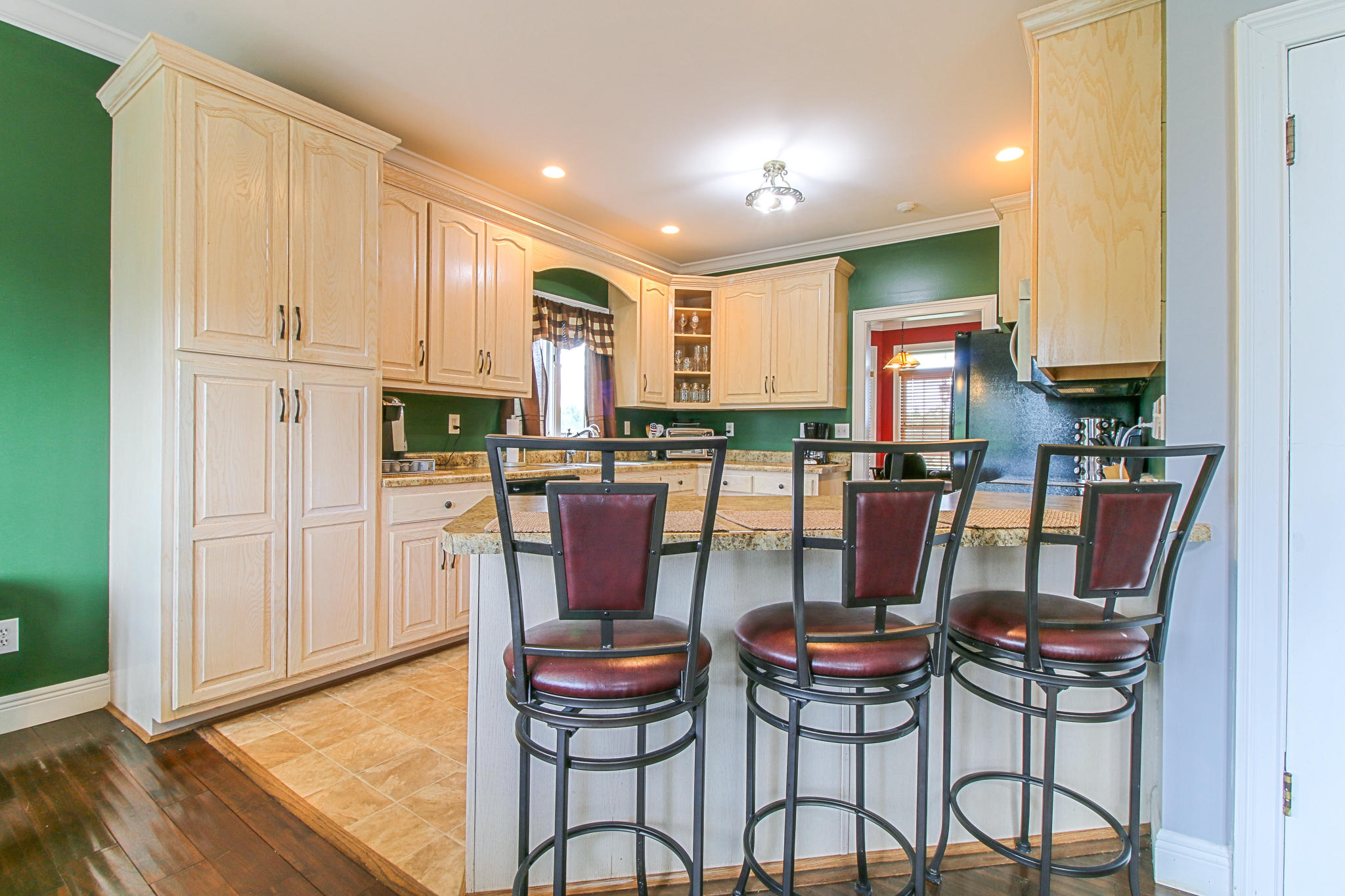457 Northeast Ne River Charleston, TN 37310 - Photo 9 of 40 Kitchen Cabinets