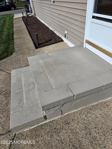 a view of a back yard of the house