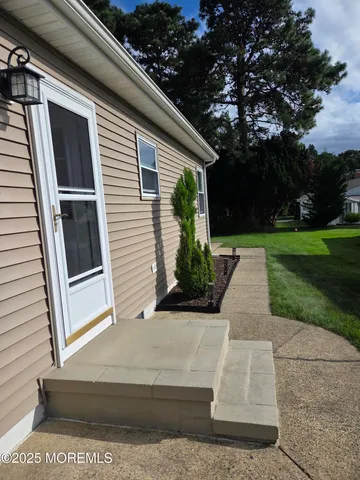 a view of a windows in the house