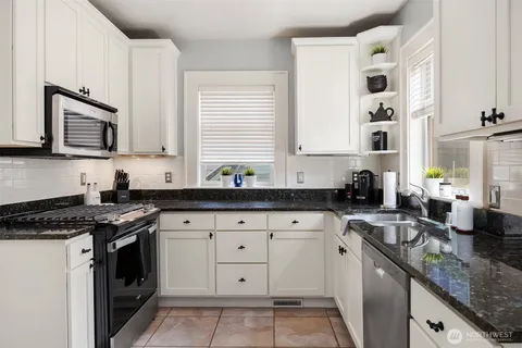 $1,100,000 | 43 West Etruria Street, Seattle, WA 98119