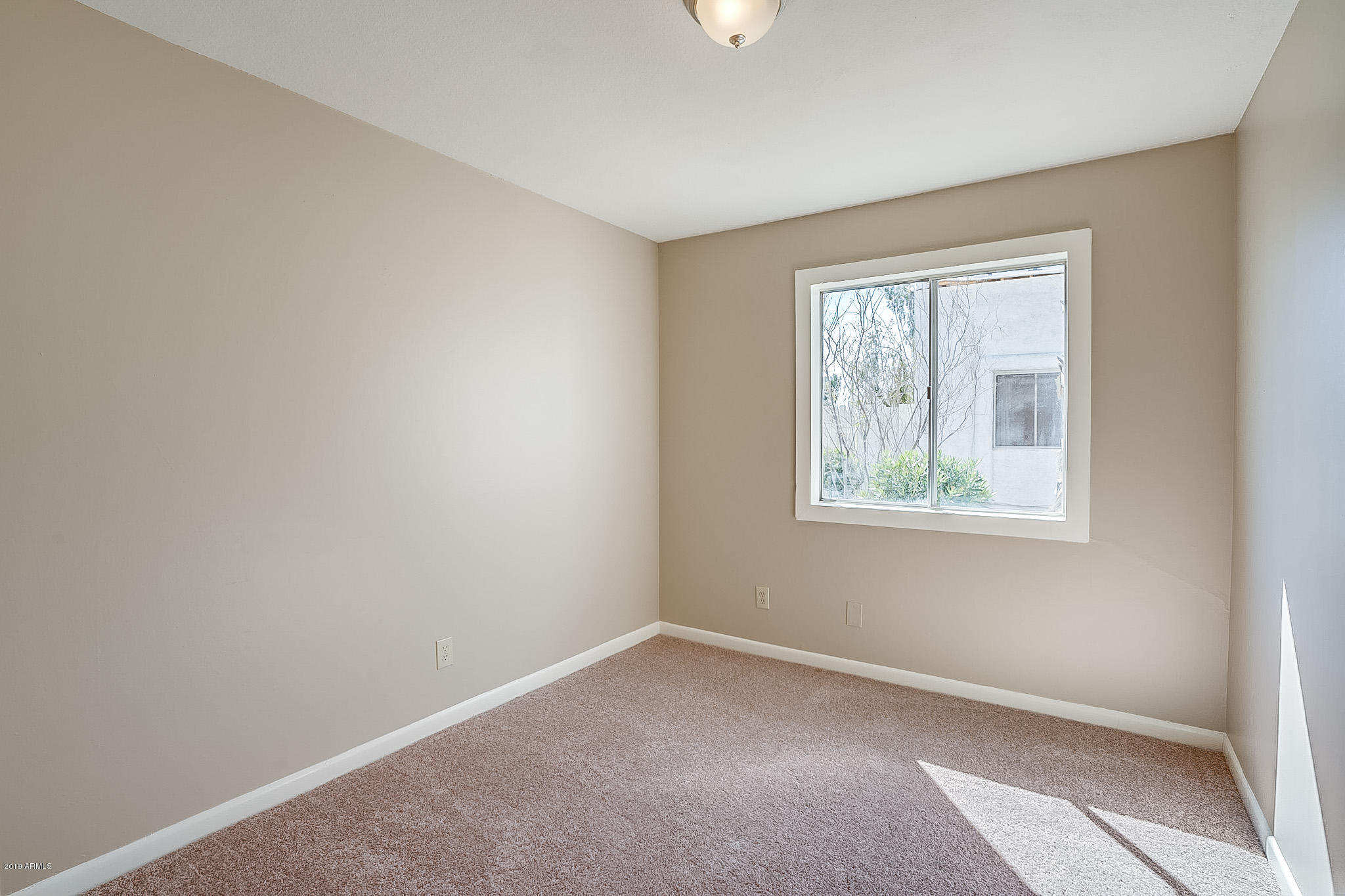 516 South Evergreen Road Tempe, AZ 85288 - Photo 11 of 16 an empty room with windows