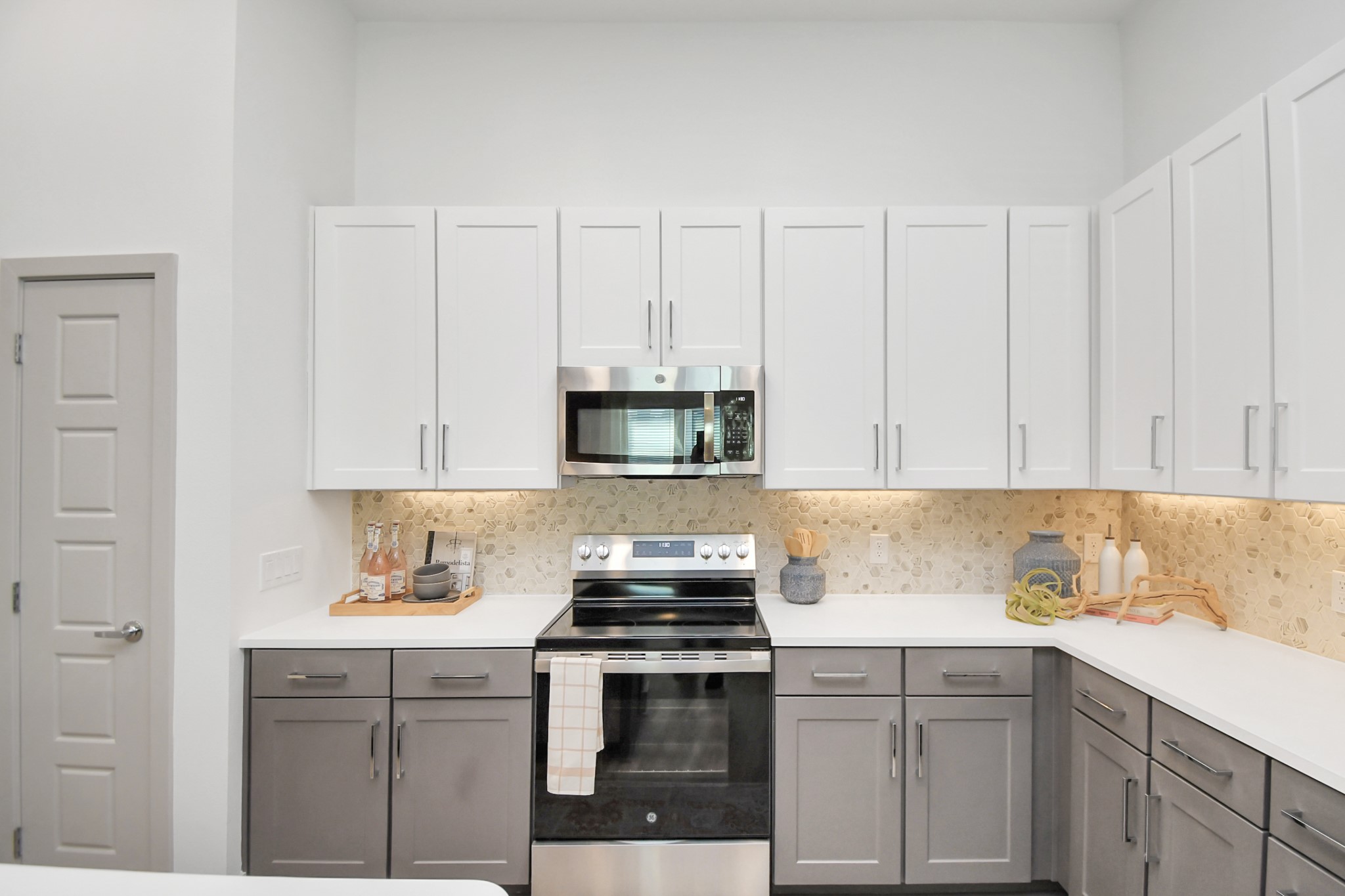 1617 Enid Street, Unit 177 Houston, TX 77009 - Photo 8 of 50 a kitchen with stainless steel appliances granite countertop a sink a stove and cabinets