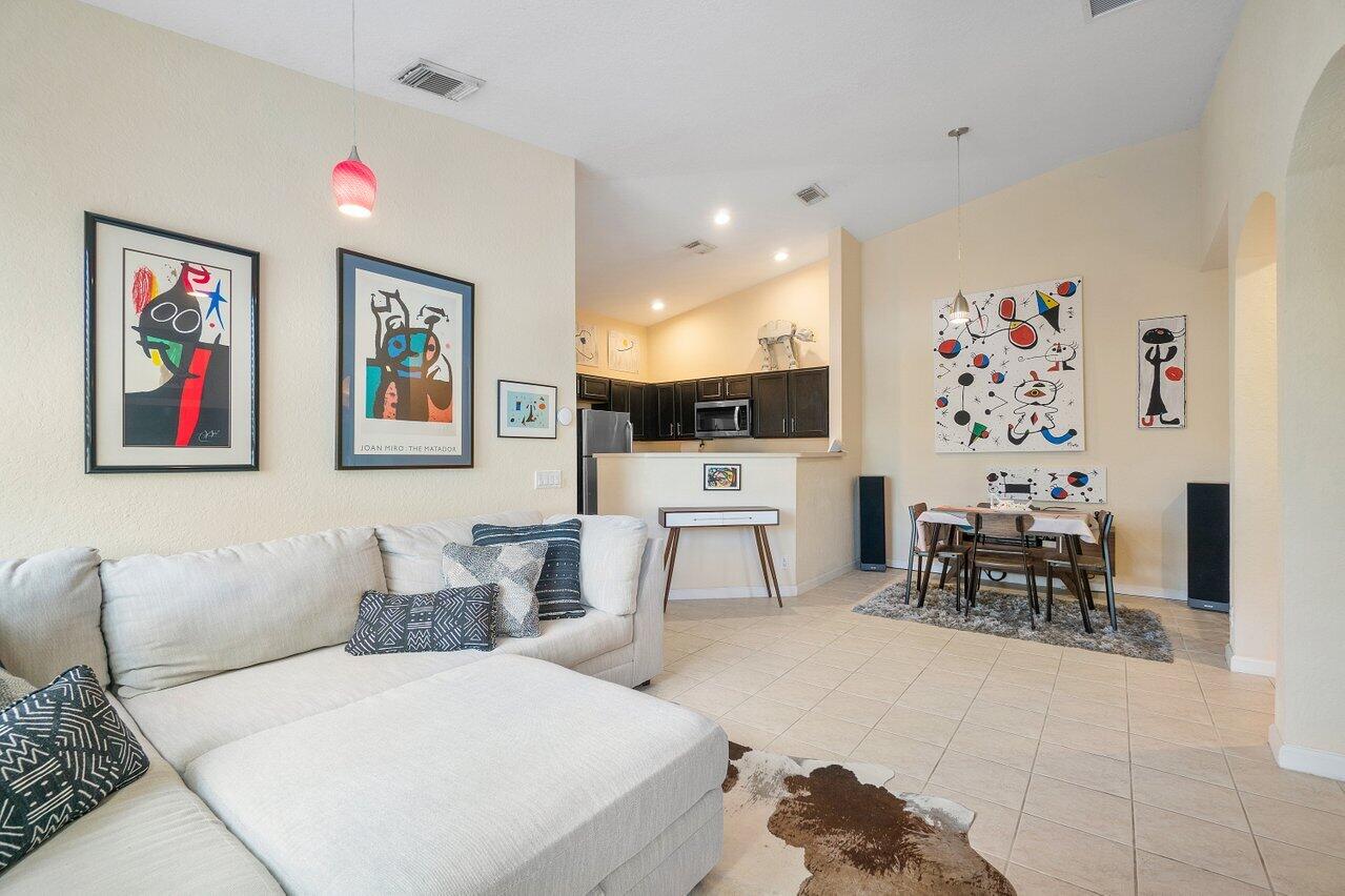 3266 Laurel Ridge Circle Riviera Beach, FL 33404 - Photo 12 of 34 Living room