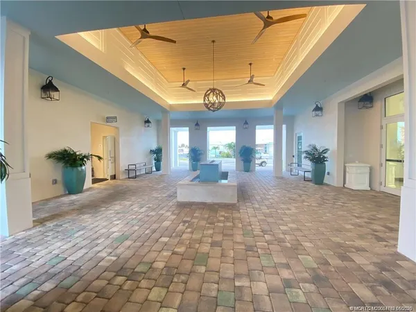 a view of entryway and kitchen