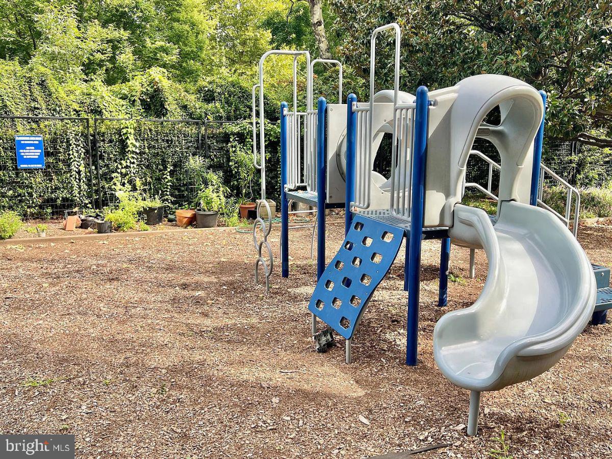 1301 Delaware Avenue Southwest, Unit N616 Washington, DC 20024 - Photo 19 of 28 Community playground