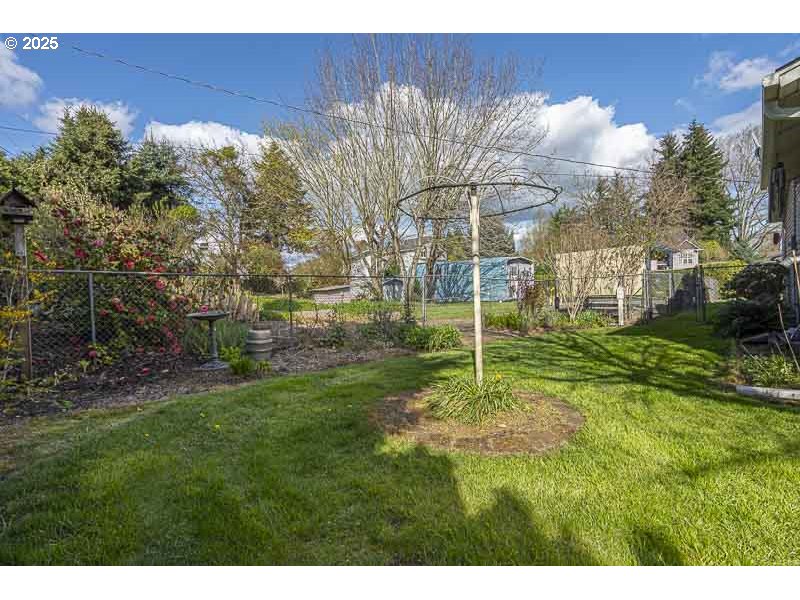 1216 Northeast Montgomery Place Albany, OR 97321 - Photo 37 of 47 a view of a backyard