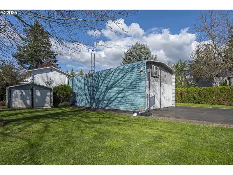1216 Northeast Montgomery Place Albany, OR 97321 - Photo 45 of 47 a view of a back yard